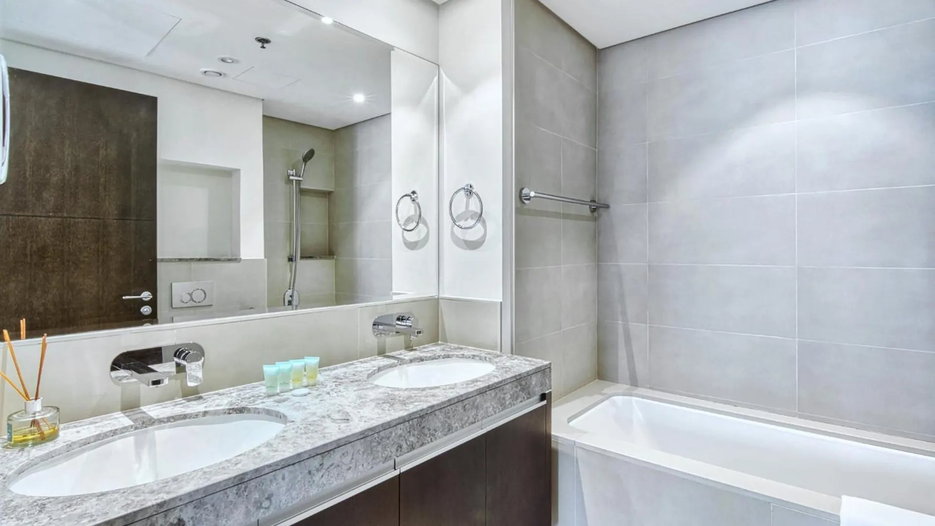 Majestic Stay At Dubai Creek Residences דירה